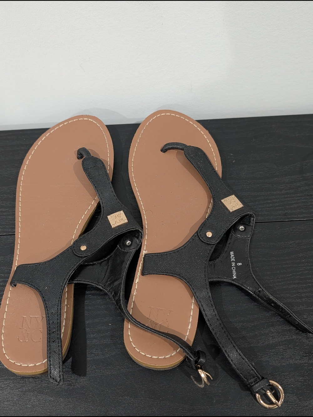 New York & Company Black and Brown Toe-Post Sandals Size 8